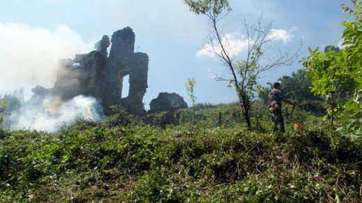 Вчора горіла територія Виноградівського замку (ФОТО) – 02 Вчора горіла територія Виноградівського замку (ФОТО) – 02
