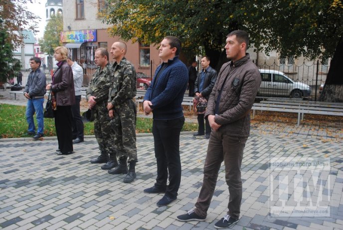 Сум, плач та сльози: Мукачево попрощалось з героєм-земляком (ФОТОРЕПОРТАЖ) – 09