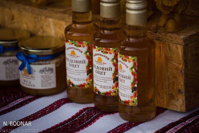 Мед, вино, бринза, сир та ковбаси: в Ужгороді стартував смачний фестиваль – 08