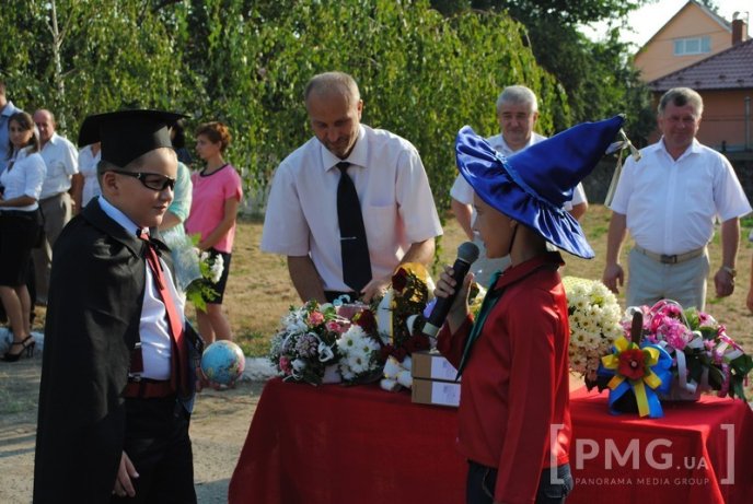 Мукачівська ЗОШ №4 патріотично відсвяткувала День знань – 20