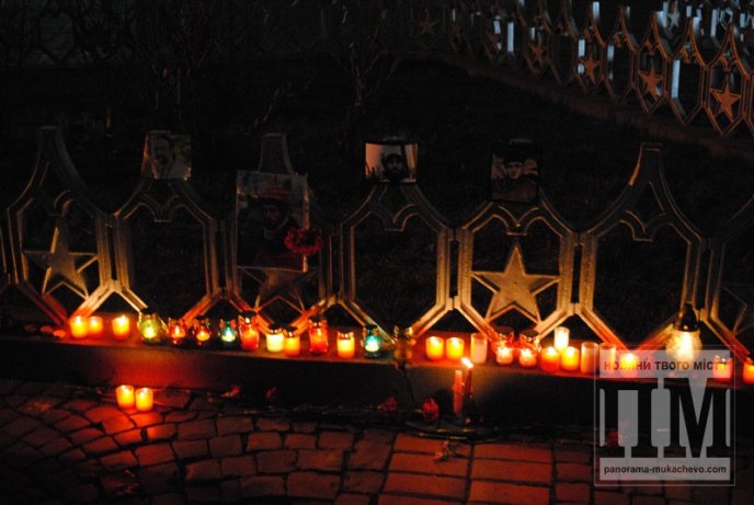 Мукачівці пом’янули героїв, які загинули на Майдані (ФОТО) – 09