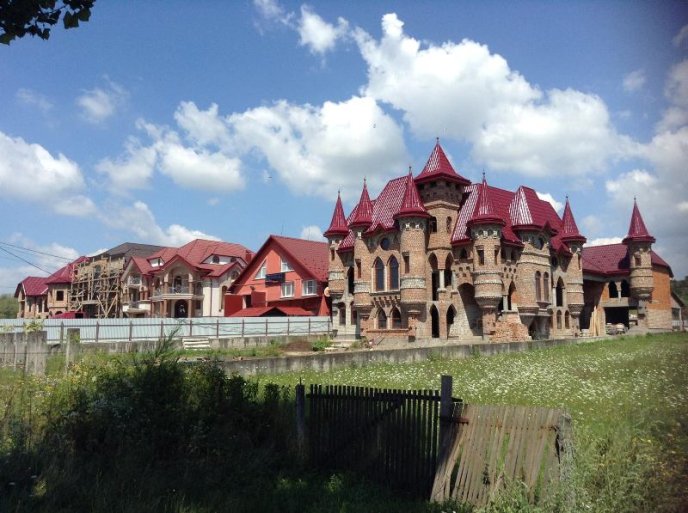 "Межигір’я Януковича? Маєтки Конча-Заспи? Це все фігня", – киянин вражений маєтками у Нижній Апші – 09