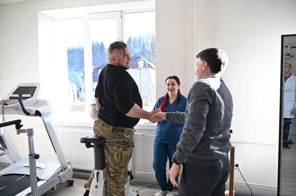 Закарпатці можуть безоплатно отримати послуги з ендопротезування у місцевих лікарнях – 03