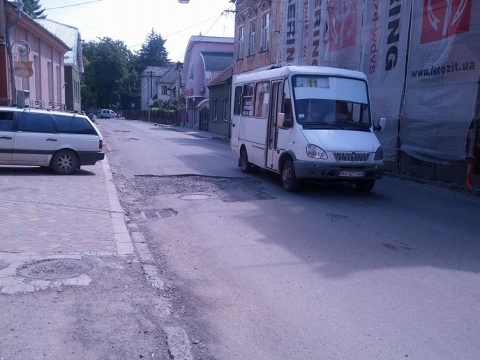 Ужгородці невдоволені показовим ремонтом доріг (ФОТО) – 01