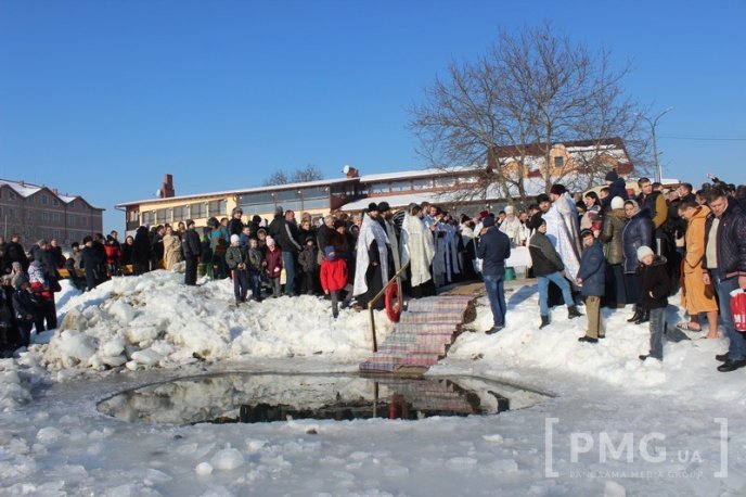 Владика Феодор освятив у Мукачеві воду в річці Латориця – 07