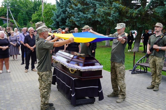 В Ужгороді попрощались із молодим захисником – 08 В Ужгороді попрощались із молодим захисником – 08