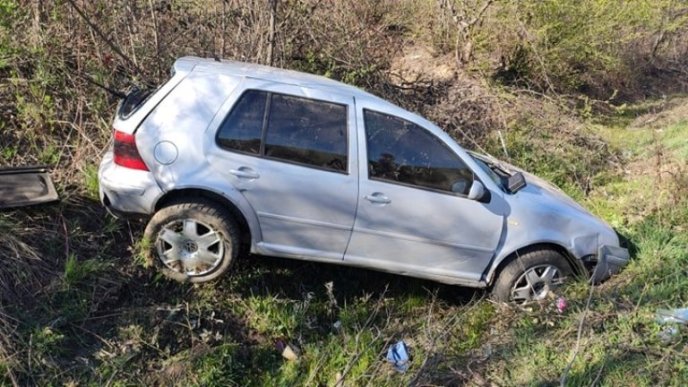 Напередодні Великодня автівка перекинулася на дах – 02