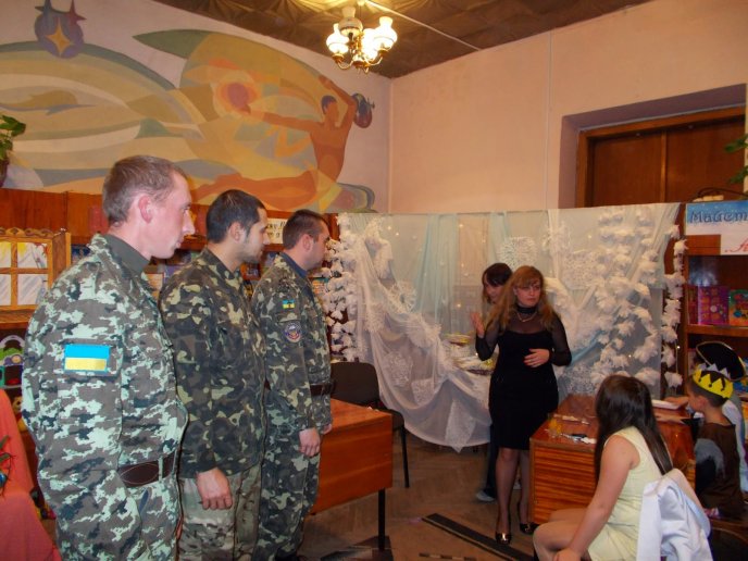 Юні читачі мукачівської бібліотеки зустріли святого Миколая (ФОТО) – 09