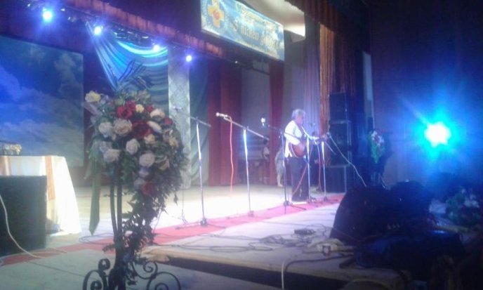 Актори театру "Шарж" взяли участь у фестивалі-конкурсі української духовної сучасної пісні  – 04