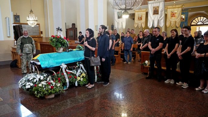 У Мукачеві сьогодні попрощалися із полеглим на війні Героєм – 05