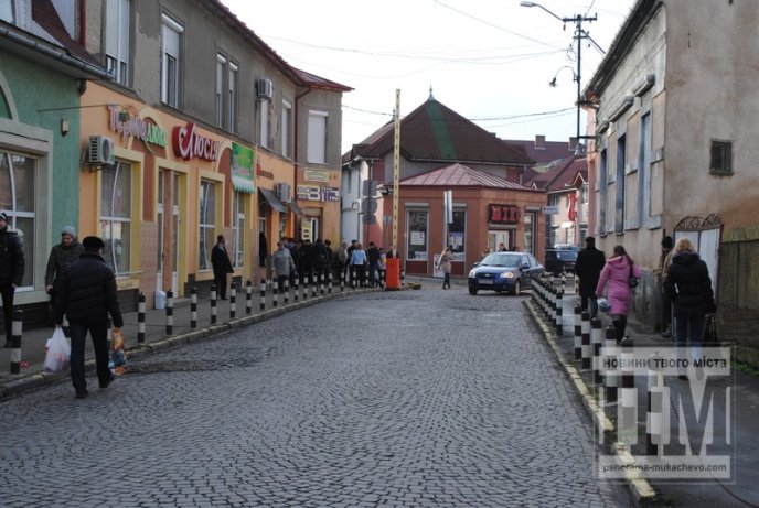 Вулиця Возз’єднання стала пішохідною: водії до “новинки” не готові (ФОТО) – 03