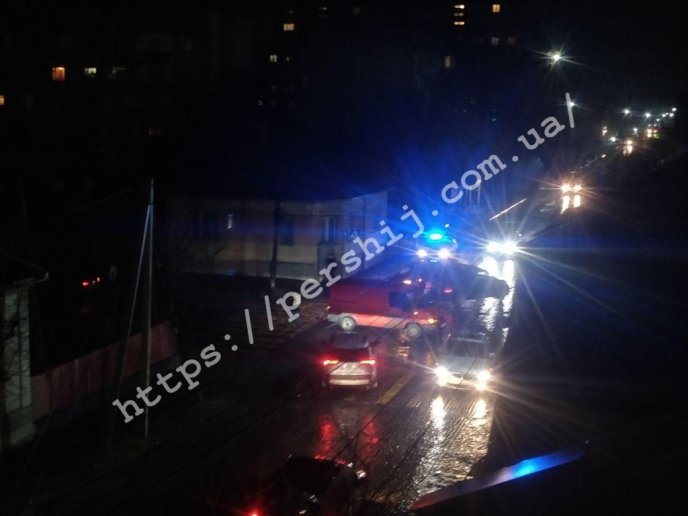 Зіткнулись два автомобілі: рух ускладнено – 04