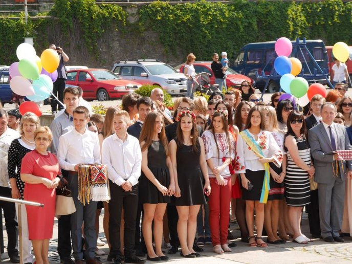 Загальноміський парад випускників відбувся і в Ужгороді – 03