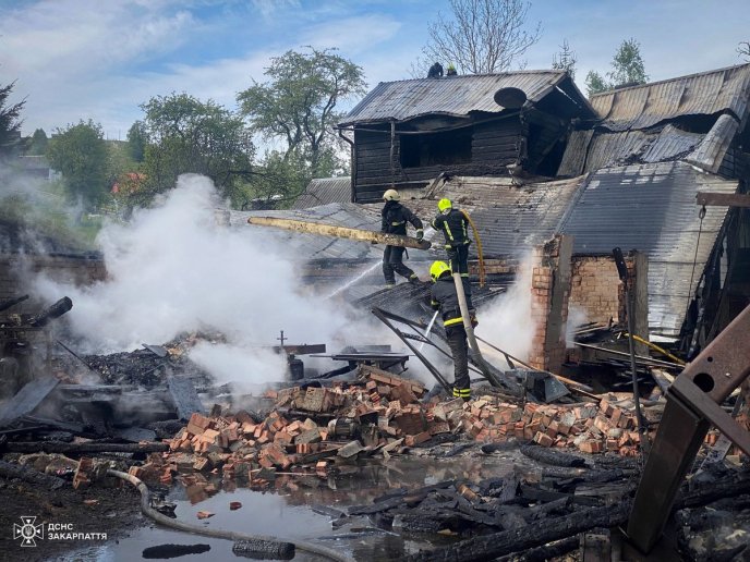 На Закарпатті сьогодні вирувала велика пожежа – 01