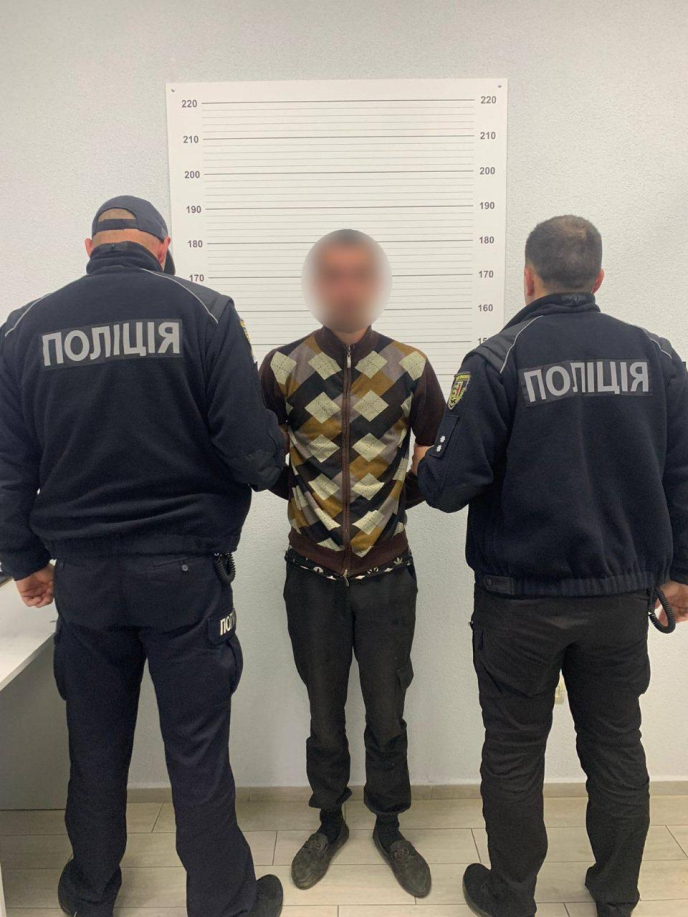 Правоохоронці розкрили два грабежі, які скоїли в Ужгороді – 01 Чоловік пограбував знайому