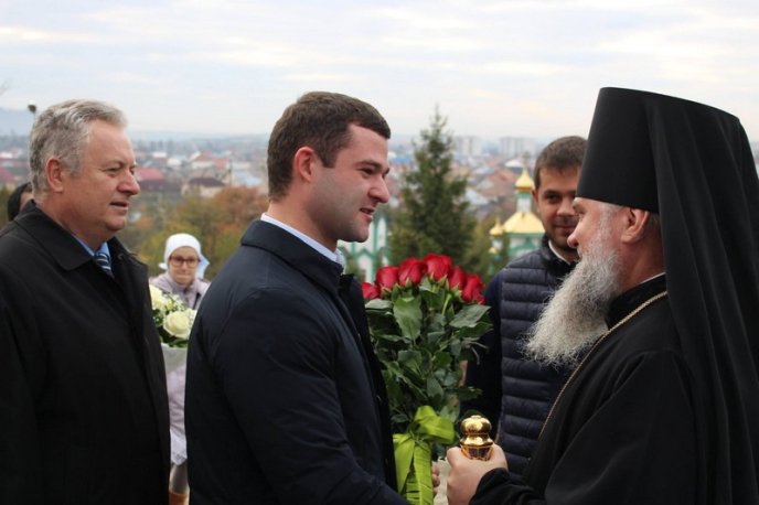 Архієпископу Феодору – 50: іменинника вітали перед богослужінням на Червоній горі – 10