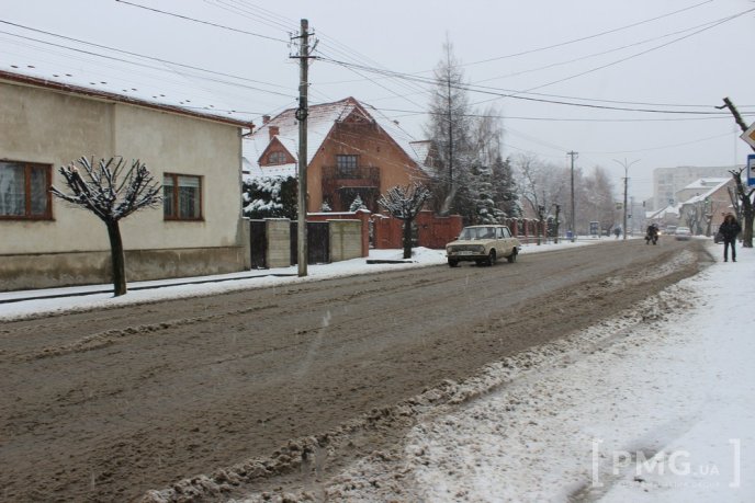 Сніговий сюрприз під кінець зими: "реакція" мукачівських комунальників містян не здивувала – 01 Сніговий сюрприз під кінець зими: "реакція" мукачівських комунальників містян не здивувала – 01