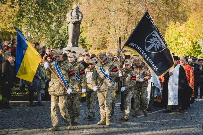 Закарпаття попрощалось із полеглим військовим зі 128-ї бригади, який загинув внаслідок ракетного удару – 06