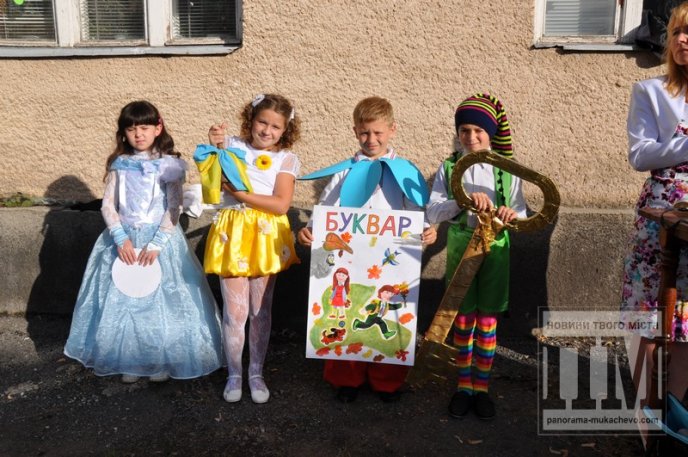 У Мукачівській ЗОШ №7 відбулось урочисте свято Першого дзвоника (ФОТОРЕПОРТАЖ) – 19