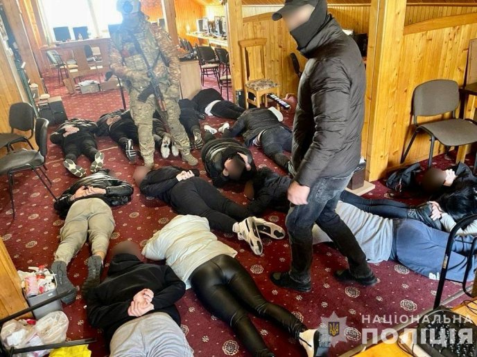 Представлялися співробітниками банку: поліція розповіла, що відбувалось на Закарпатті – 02 Представлялися співробітниками банку: поліція розповіла, що відбувалось на Закарпатті – 02
