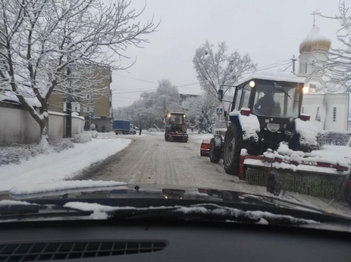 Працює снігоприбиральна техніка: міськрада звернулась до мукачівців – 01