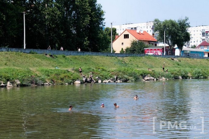 Рятуючись від спеки, мукачівці окупували Латорицю – 07