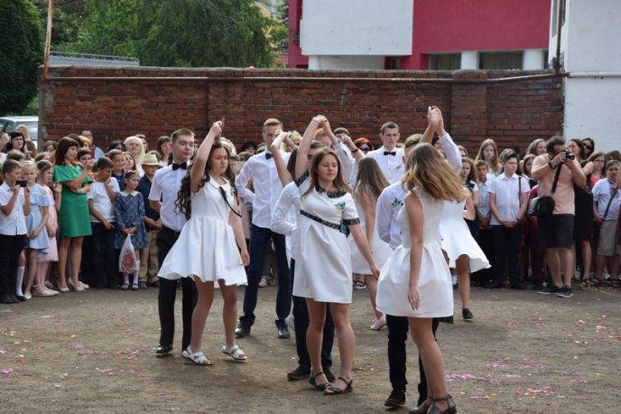 У школах Мукачева пролунав останній дзвінок – 50