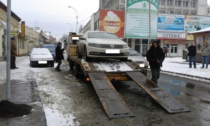 У центрі Ужгорода патрульні поліцейські евакуювали "оленя" – 03