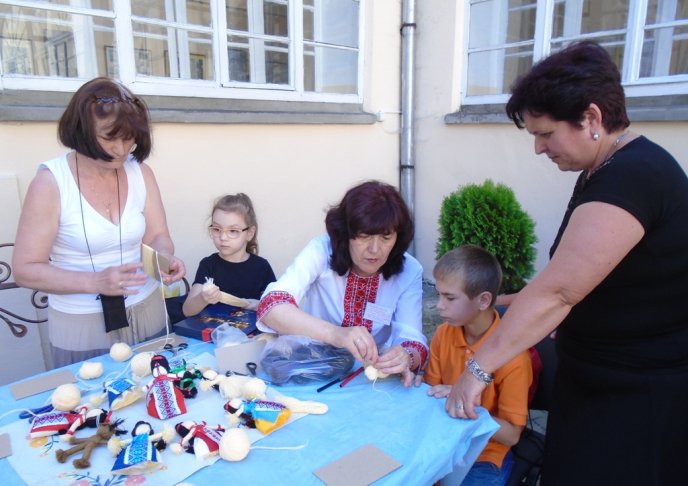 В Ужгородському замку діти виготовляли іграшки – 08 В Ужгородському замку діти виготовляли іграшки – 08