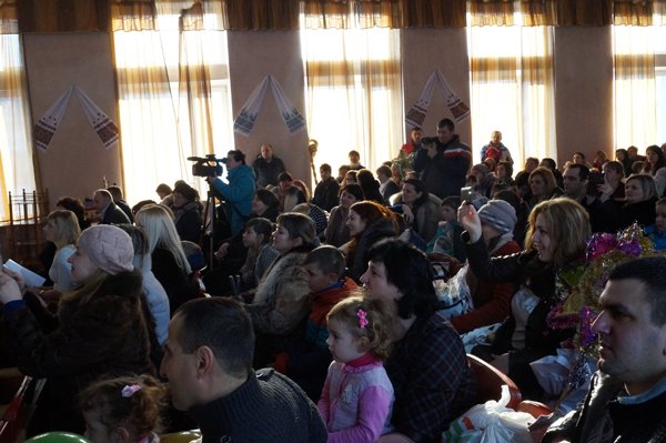 Діти з сіл Тереблянської долини колядували у Буштині – 01 Діти з сіл Тереблянської долини колядували у Буштині – 01