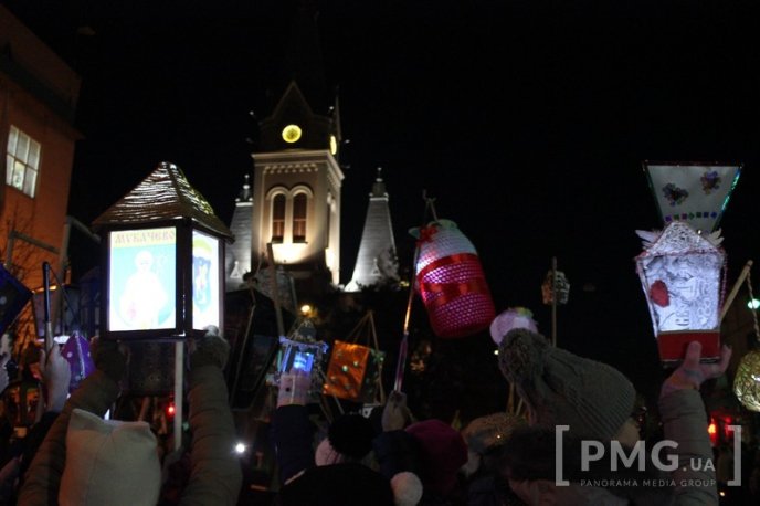 Яскраве святкування Дня святого Мартина у Мукачеві: парад ліхтариків, лицарські бої та вогняне шоу – 14 Яскраве святкування Дня святого Мартина у Мукачеві: парад ліхтариків, лицарські бої та вогняне шоу – 14