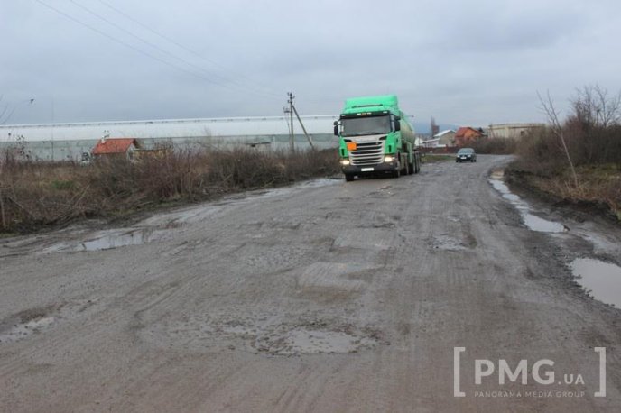 У Службі автомобільних доріг Закарпатської області розповіли про ремонт вулиці Пряшівської – 04