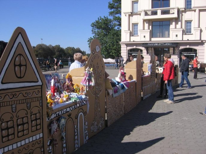 В Ужгороді стартував ляльковий ярмарок  – 01