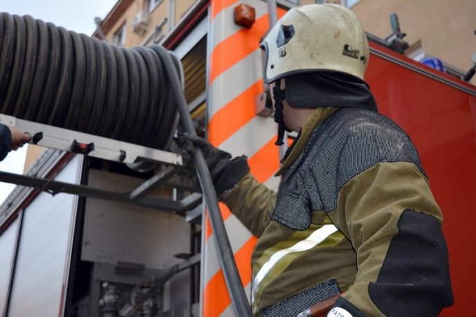 Побачили іскри з розетки: рятувальники розповіли про пожежу в багатоповерхівці – 06