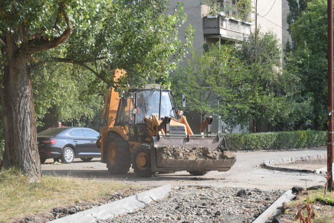 В Ужгороді триває ремонт внутрішньоквартальних територій – 03