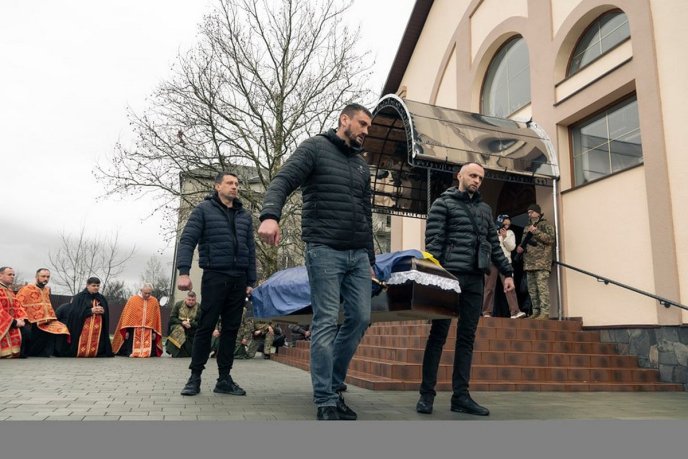 Був вірний військовій присязі: у Мукачеві провели в останню путь полеглого захисника – 05