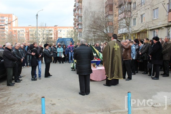 Мукачівці попрощались з бійцем АТО Володимиром Заяцем – 03 Мукачівці попрощались з бійцем АТО Володимиром Заяцем – 03