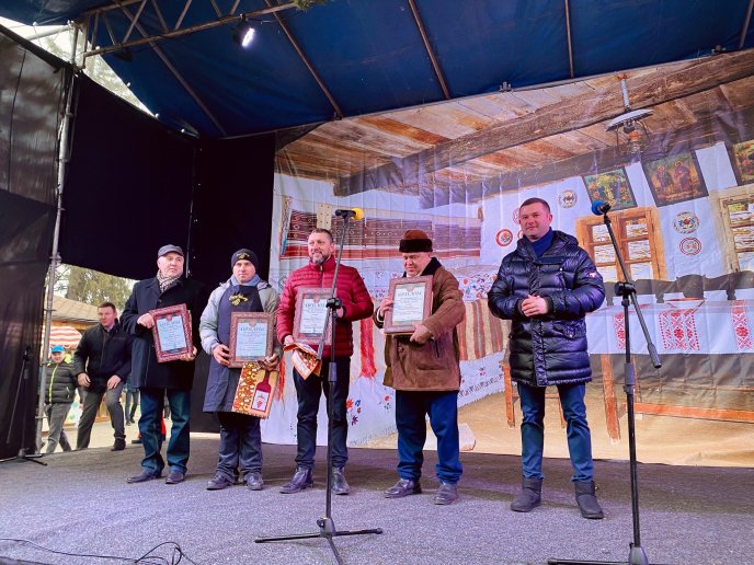 В Мукачеві нагородили переможців фестивалю «Червене вино-2020» – 01 В Мукачеві нагородили переможців фестивалю «Червене вино-2020» – 01