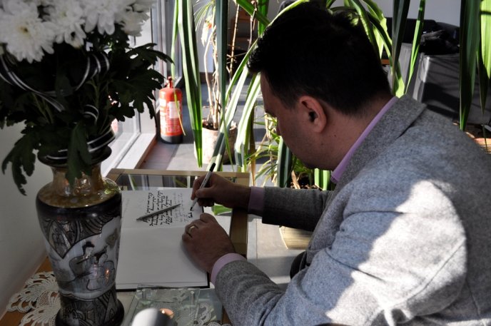 Керівники області вшанували біля стін угорського генконсульства пам’ять загиблих дітей у ДТП в Італії – 07