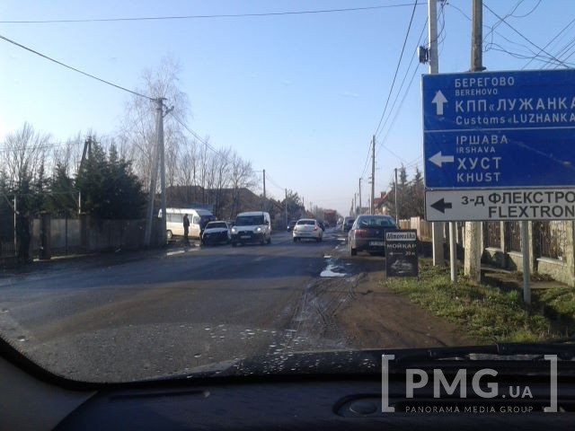 Зранку у Павшині зіткнулись три автомобілі – 01