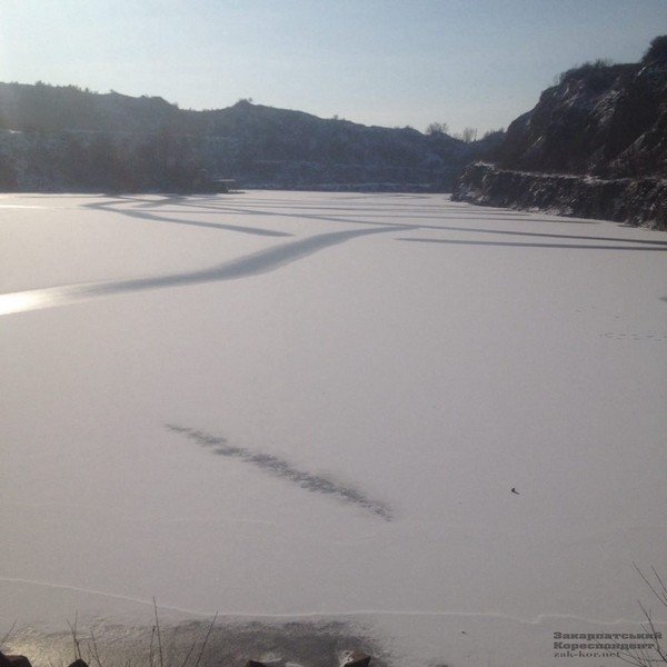 Через сильні морози ужгородський кар’єр вкрився кригою – 04