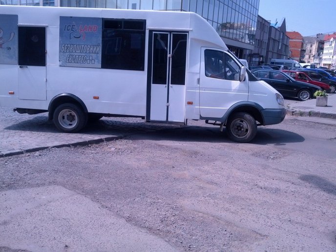 Ужгородці невдоволені показовим ремонтом доріг (ФОТО) – 03