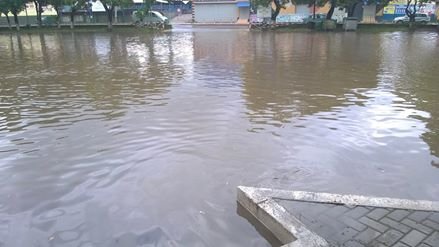 Через сильні зливи затопило автовокзал Сваляви – 01