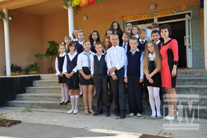 У Мукачівській ЗОШ №7 відбулось урочисте свято Першого дзвоника (ФОТОРЕПОРТАЖ) – 47