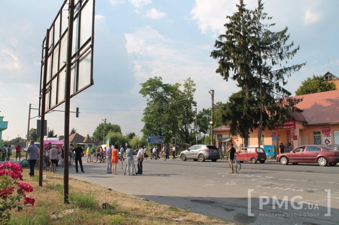 Мешканці Ракошина не збираються відкривати трасу міжнародного сполучення "Київ-Чоп" – 08