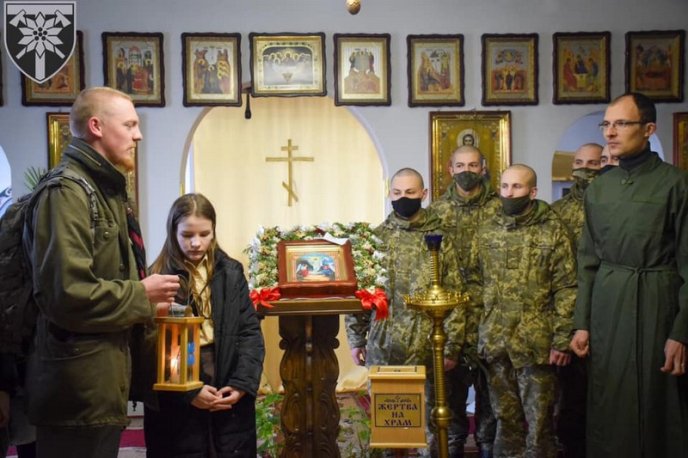 Пластуни передали Вифлеємський вогонь 128-й бригаді – 01