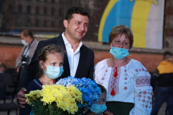 Двоє закарпатців стали героями і отримали подарунки від Володимира Зеленського  – 01 Двоє закарпатців стали героями і отримали подарунки від Володимира Зеленського  – 01