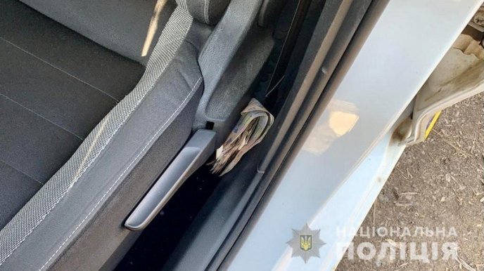 Закарпатець пропонував поліцейським 17 тисяч гривень – 04