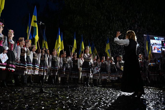 Світанок на Закарпатті зустріли молитвою за Україну – 01 Світанок на Закарпатті зустріли молитвою за Україну – 01