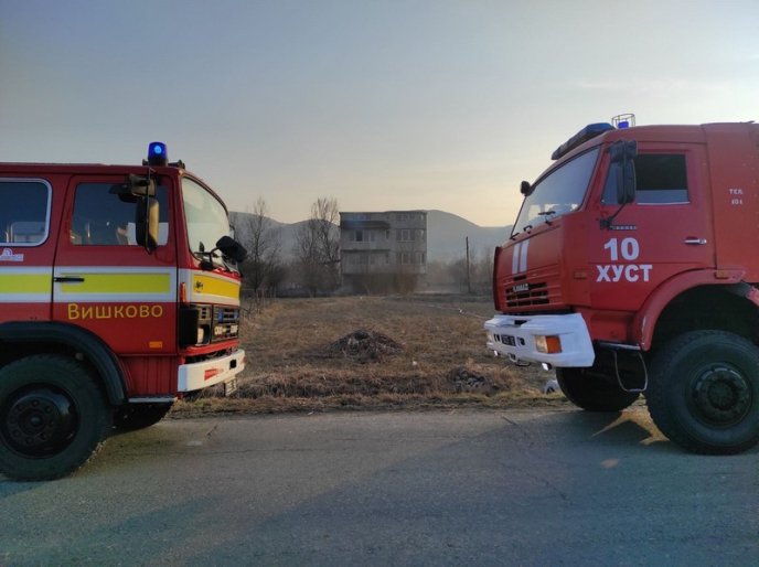 Через підпал трави загорівся будинок – 02 Через підпал трави загорівся будинок – 02